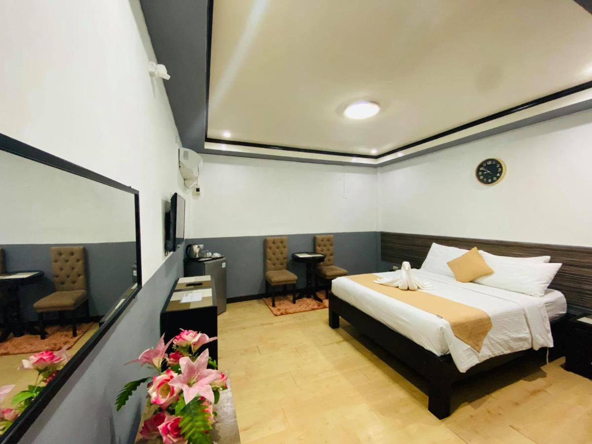Amax Inn Makati Makati City Exteriör bild