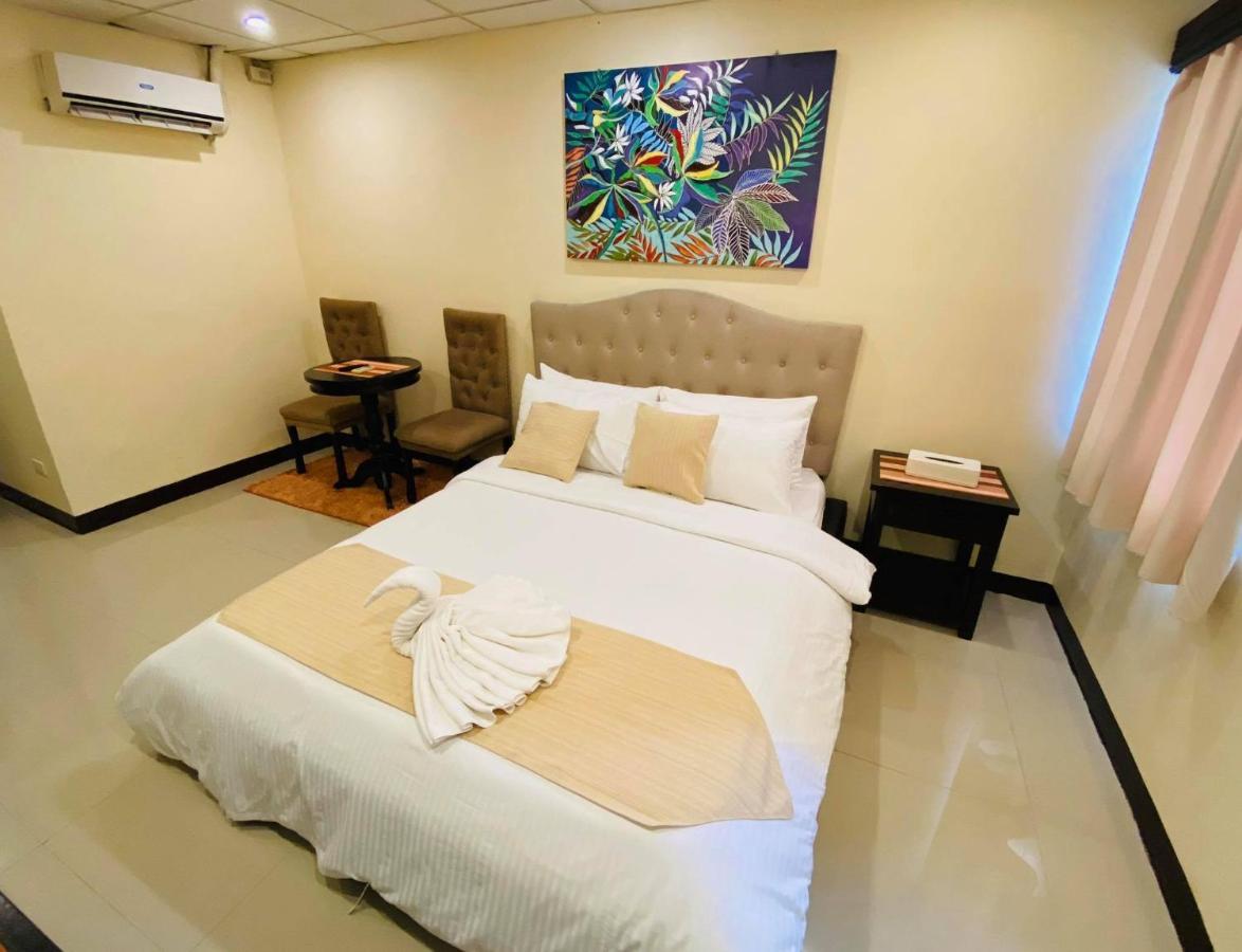 Amax Inn Makati Makati City Exteriör bild