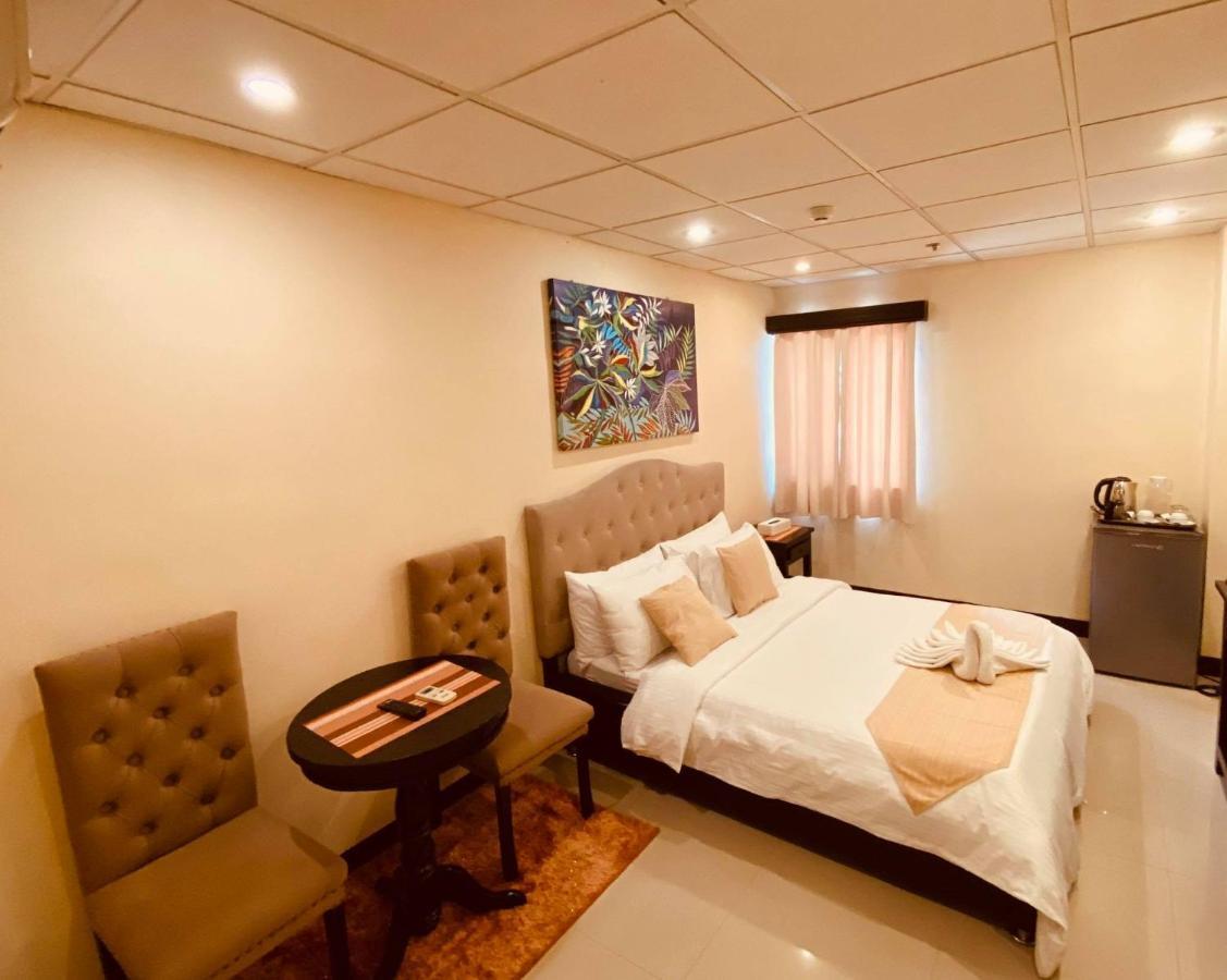 Amax Inn Makati Makati City Exteriör bild
