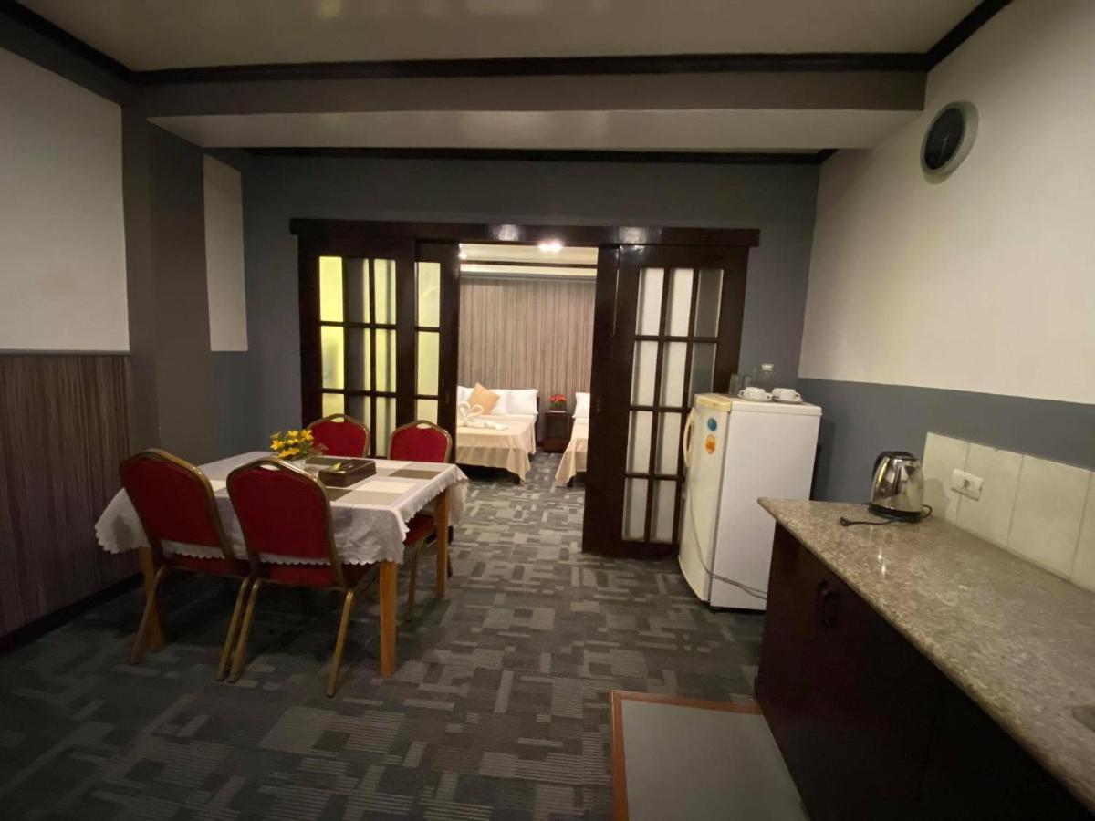 Amax Inn Makati Makati City Exteriör bild