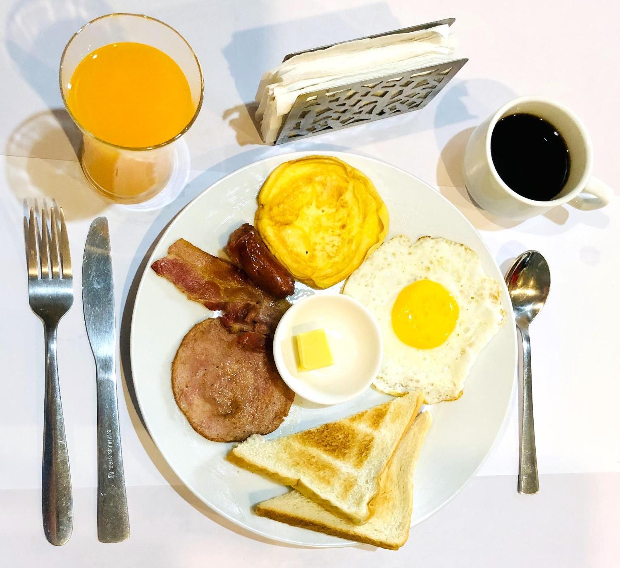 Amax Inn Makati Makati City Exteriör bild