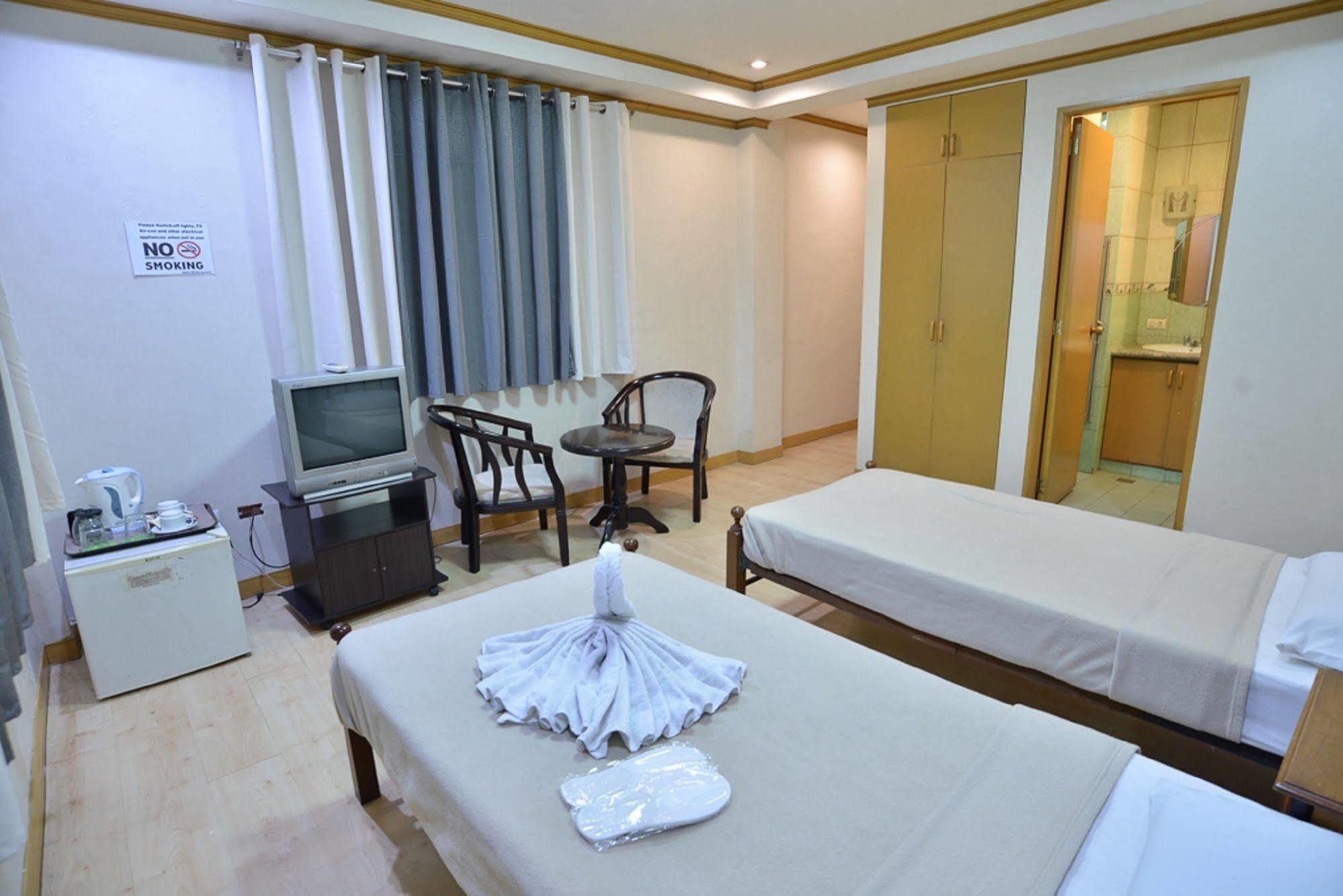 Amax Inn Makati Makati City Exteriör bild
