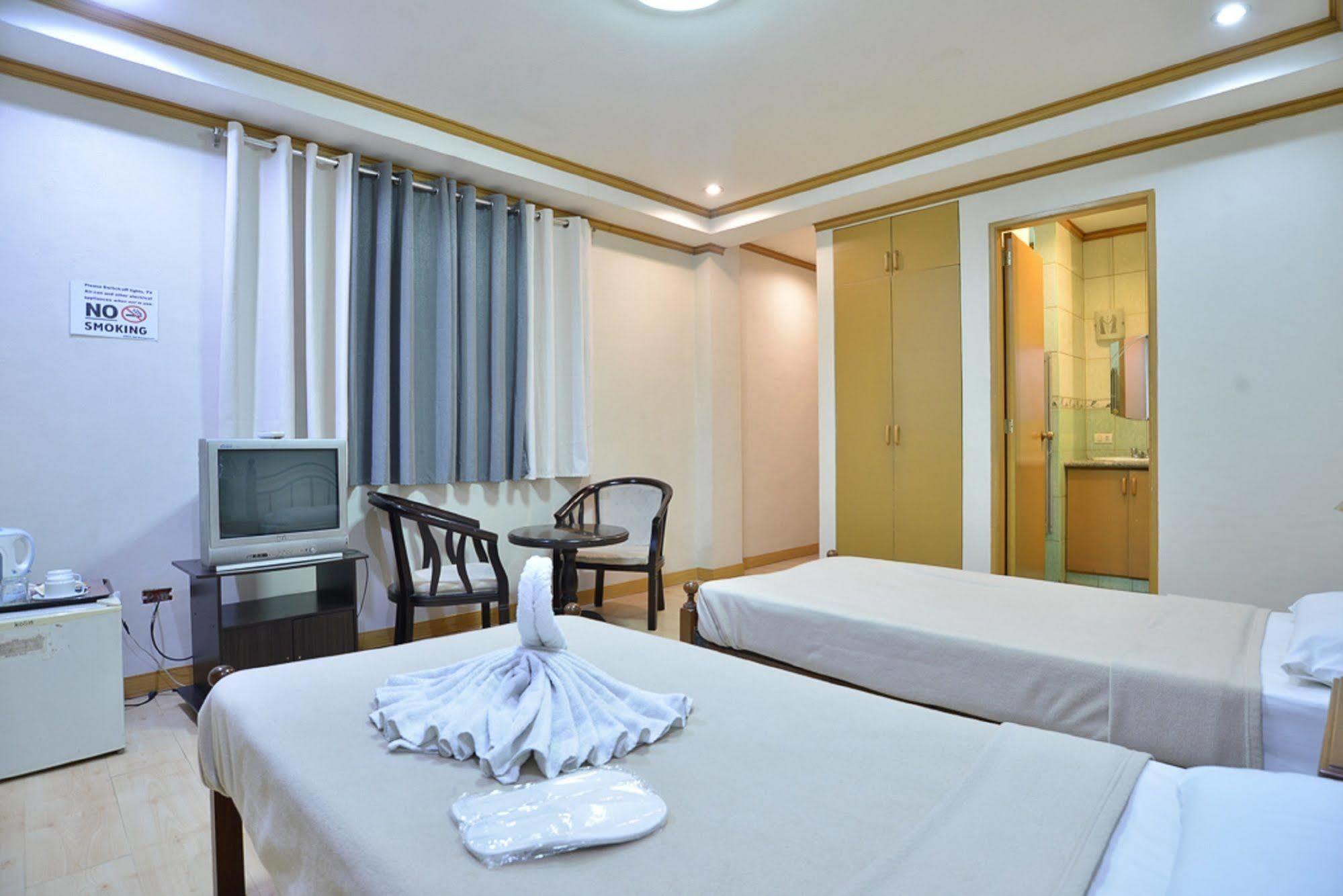 Amax Inn Makati Makati City Exteriör bild